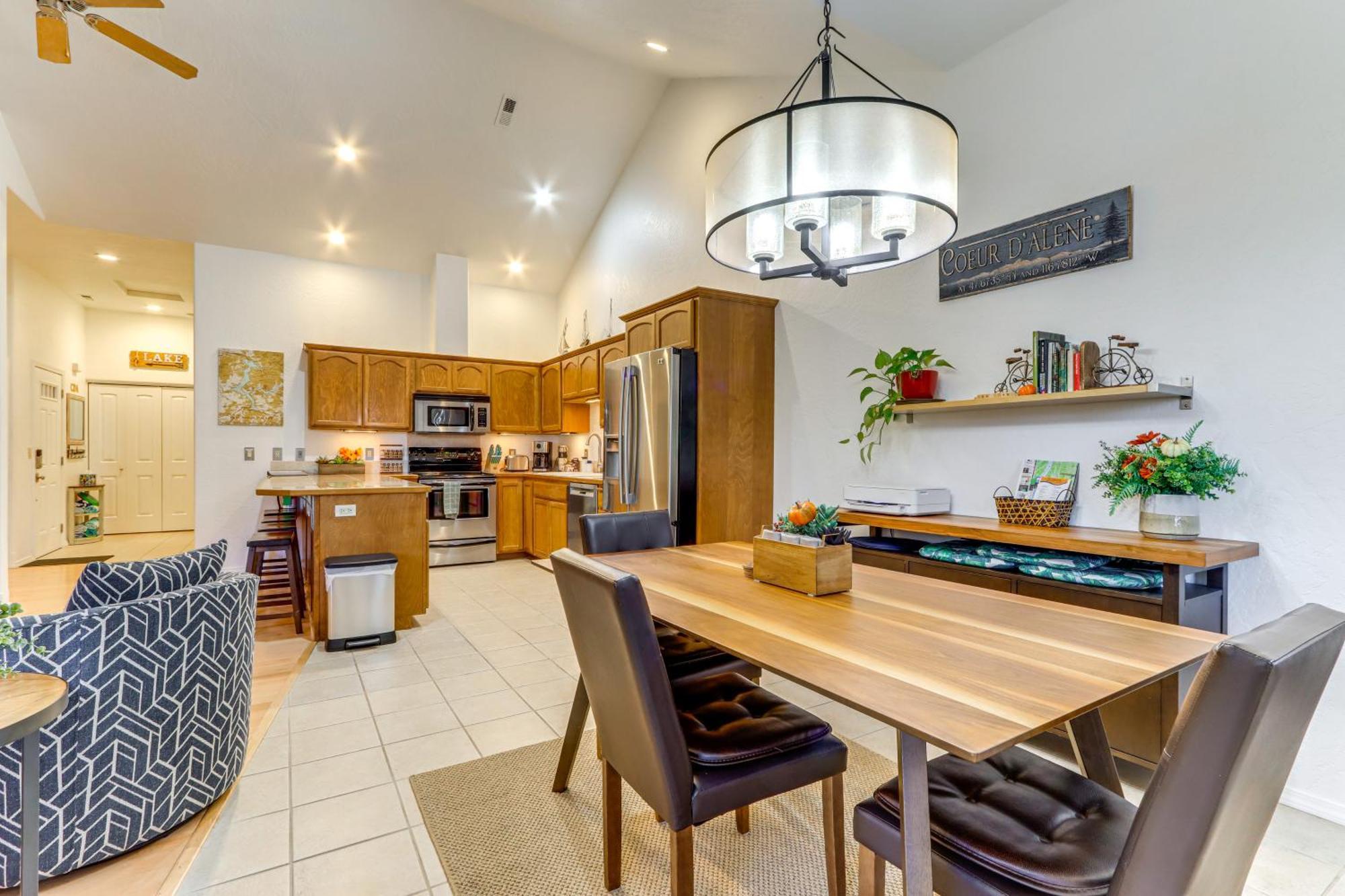 Modern Coeur Dalene Getaway Condo Walk Downtown! 科达伦 外观 照片