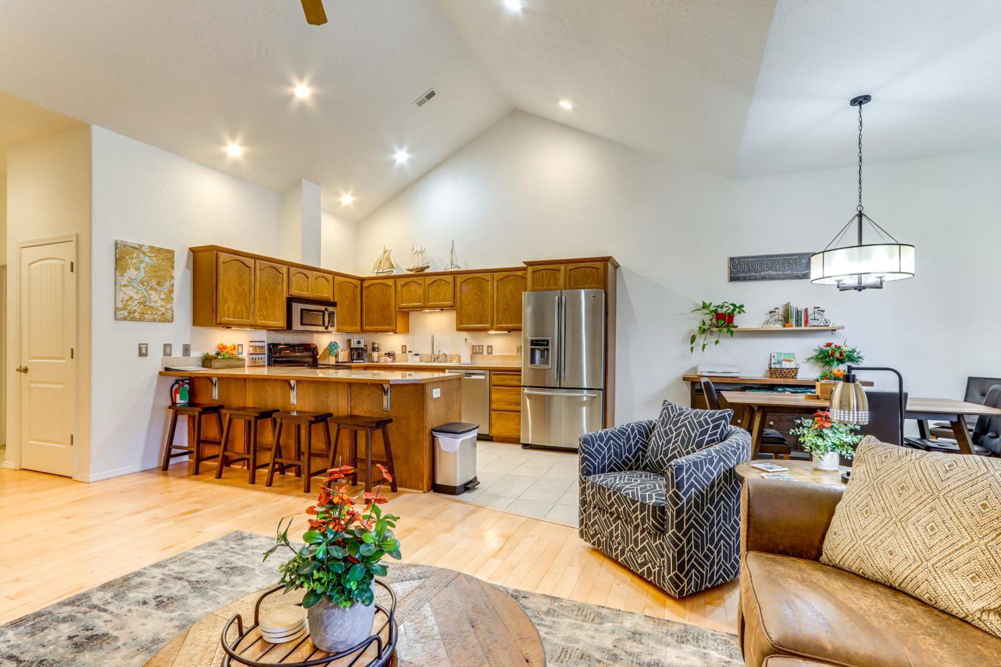 Modern Coeur Dalene Getaway Condo Walk Downtown! 科达伦 外观 照片