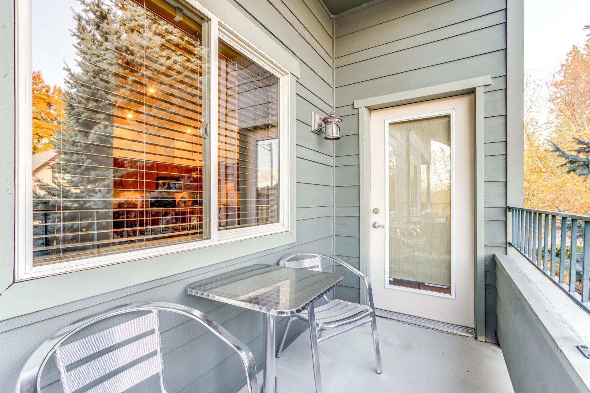 Modern Coeur Dalene Getaway Condo Walk Downtown! 科达伦 外观 照片